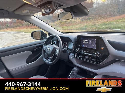 Used 2023 Toyota Highlander L image 29