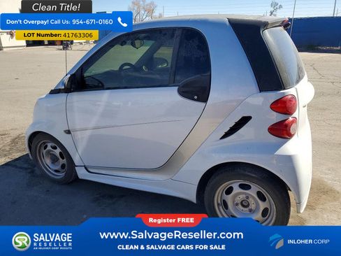 Used 2015 smart fortwo passion image 3