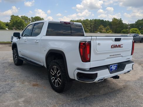 Used 2024 GMC Sierra 1500 AT4 w/ Technology Package AWD/4WD image 5