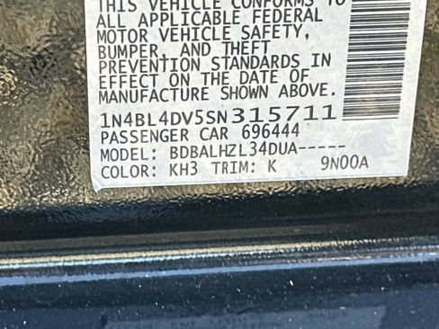 Used 2025 Nissan Altima 2.5 SV FWD image 31