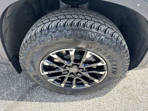 Used 2025 Chevrolet Traverse Z71 AWD/4WD image 9