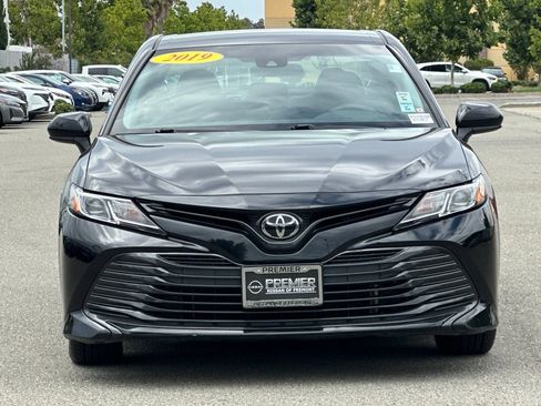 Used 2019 Toyota Camry LE FWD image 9