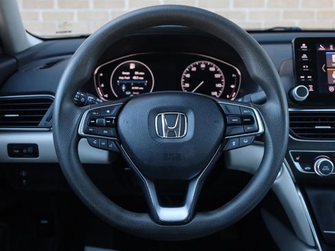 Used 2018 Honda Accord EX image 32
