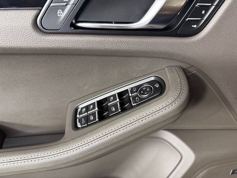 Certified 2023 Porsche Macan AWD/4WD image 22