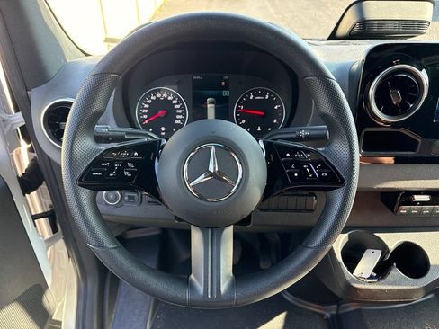 Used 2025 Mercedes-Benz Sprinter 2500 image 10