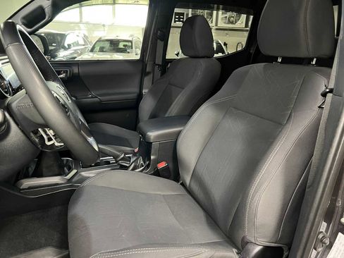 Used 2018 Toyota Tacoma TRD Sport AWD/4WD image 22