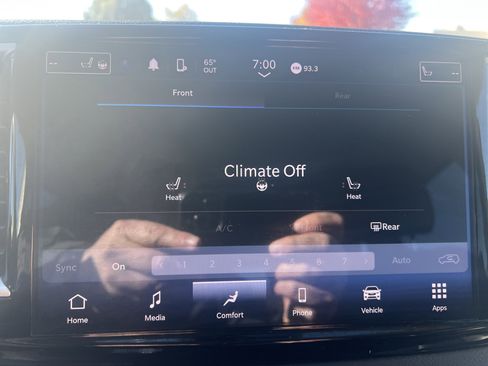 Used 2024 Chrysler Pacifica Touring-L image 15