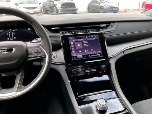 New 2025 Jeep Grand Cherokee L Laredo image 5