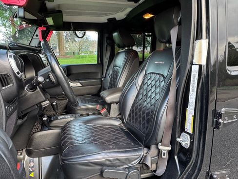 Used 2013 Jeep Wrangler Unlimited Rubicon w/ Dual Top Group image 11