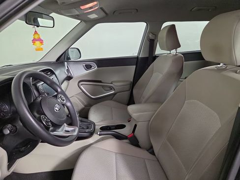 Used 2020 Kia Soul LX FWD image 13