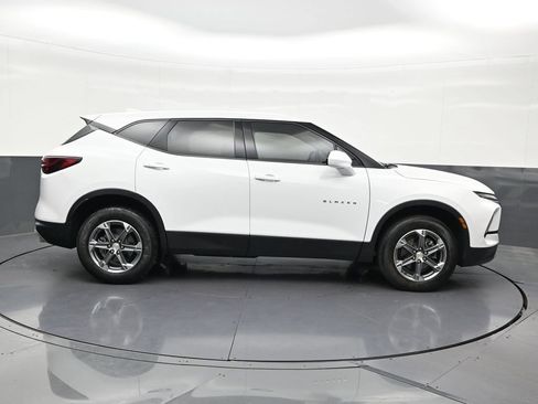Used 2024 Chevrolet Blazer LT FWD image 7
