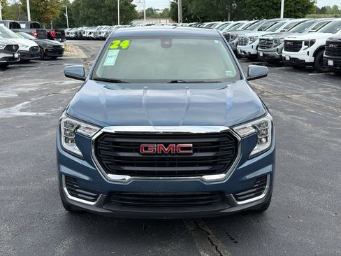 Used 2024 GMC Terrain SLE AWD/4WD image 2