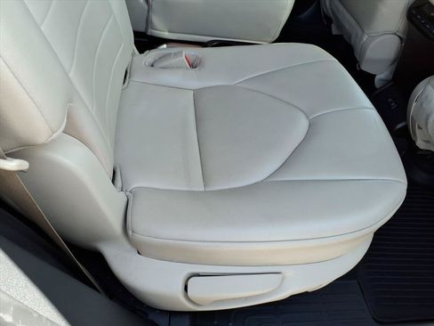 Used 2021 Toyota Highlander XLE AWD/4WD image 20