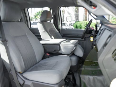 Used 2015 Ford F250 XL w/ Camper Package image 33