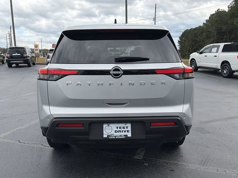 Certified 2025 Nissan Pathfinder S image 4