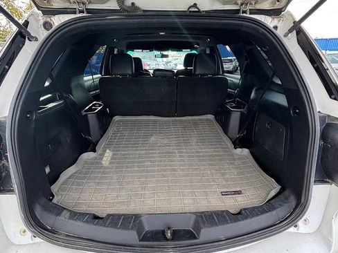 Used 2017 Ford Explorer XLT w/ Equipment Group 202A AWD/4WD image 5