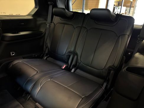 Used 2025 Jeep Grand Cherokee L Limited w/ Luxury Tech Group II AWD/4WD image 24