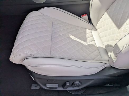 Used 2025 Genesis G70 3.3T Advanced w/ Sport Prestige Package image 12