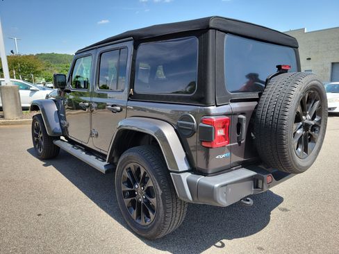 Used 2021 Jeep Wrangler Unlimited Sahara w/ Cold Weather Group AWD/4WD image 25