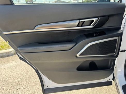 Certified 2024 Kia Telluride LX FWD image 12