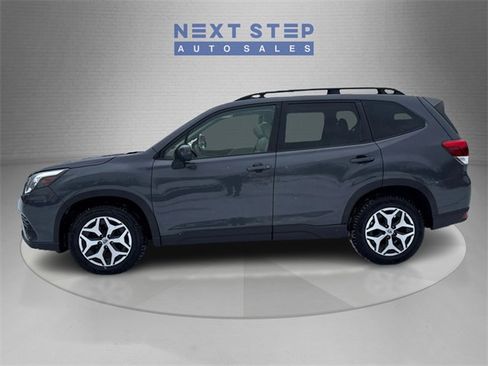 Used 2022 Subaru Forester Premium image 4