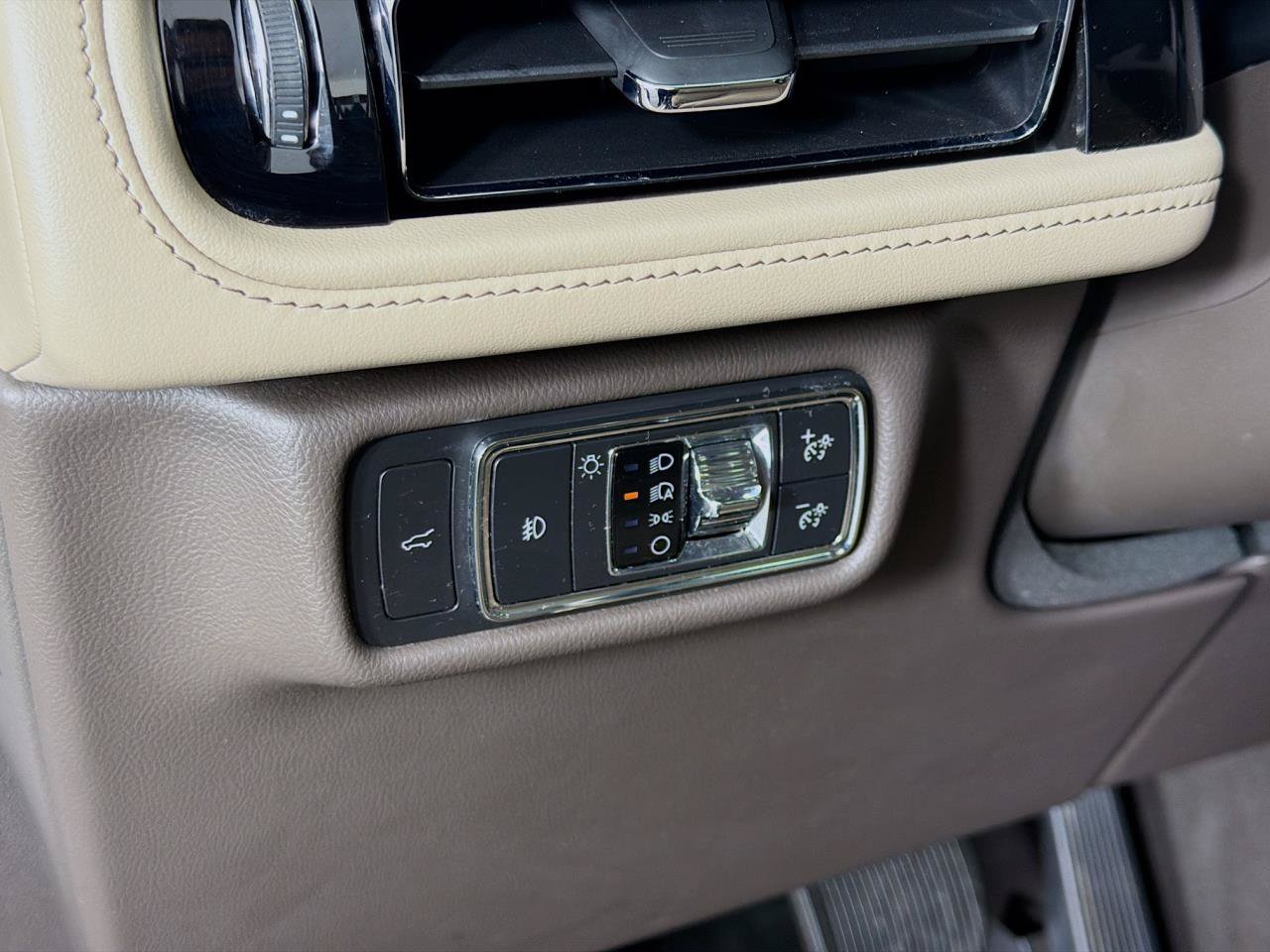Used 2020 Lincoln Aviator Reserve w/ Equipment Group 202A AWD/4WD image 40
