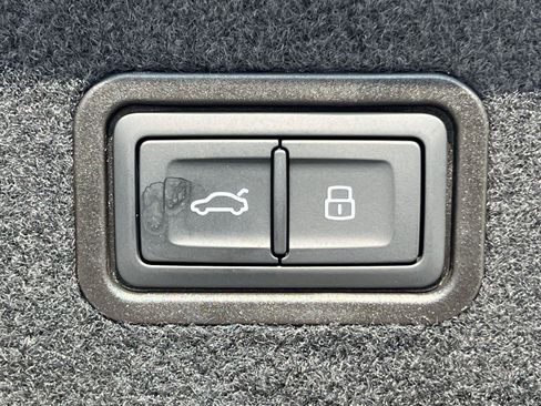 New 2026 Audi A8 L 3.0T image 13