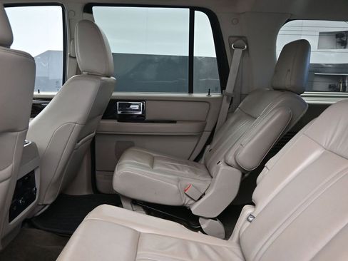 Used 2017 Lincoln Navigator Select image 20