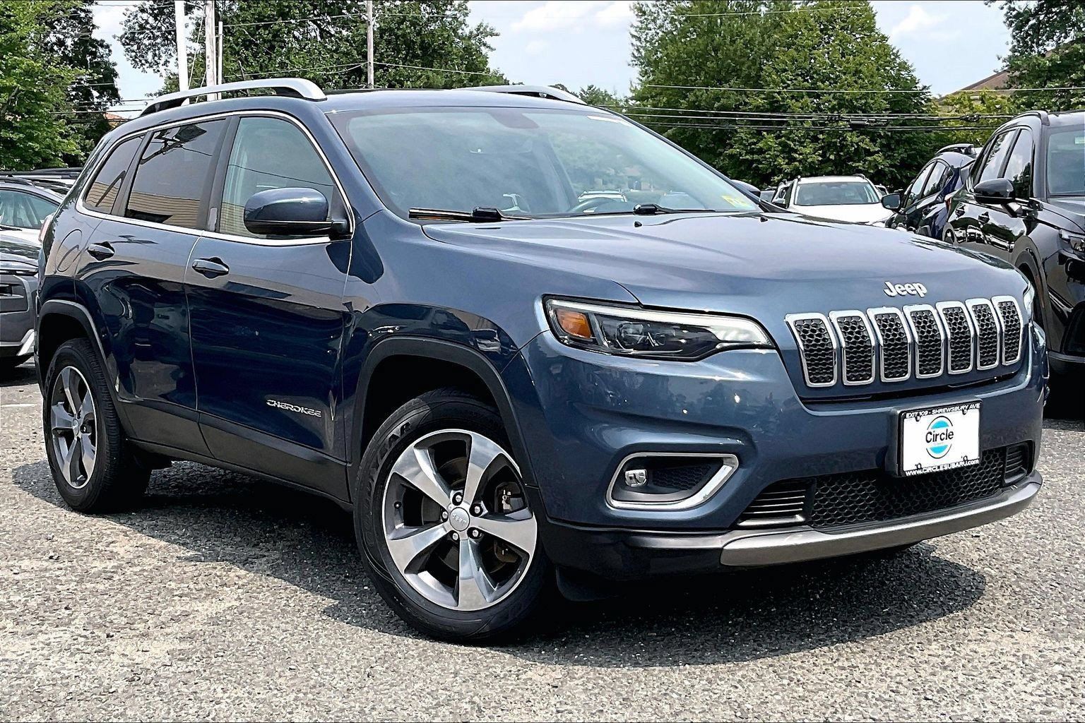 Used 2019 Jeep Cherokee Limited AWD/4WD image 2