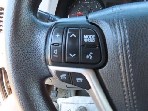 Used 2016 Toyota Sienna LE AWD/4WD image 27