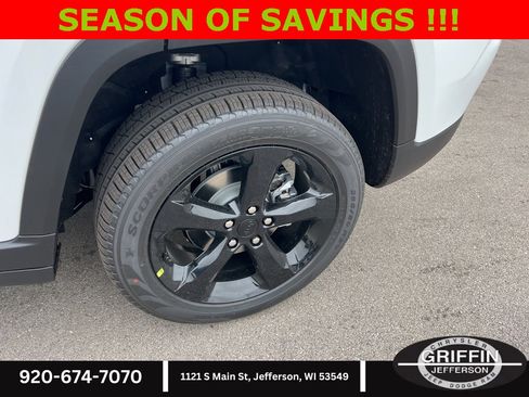 New 2025 Jeep Grand Cherokee Limited w/ Luxury Tech Group II image 17