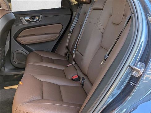 Used 2022 Volvo XC60 B5 Momentum w/ Advanced Package image 18