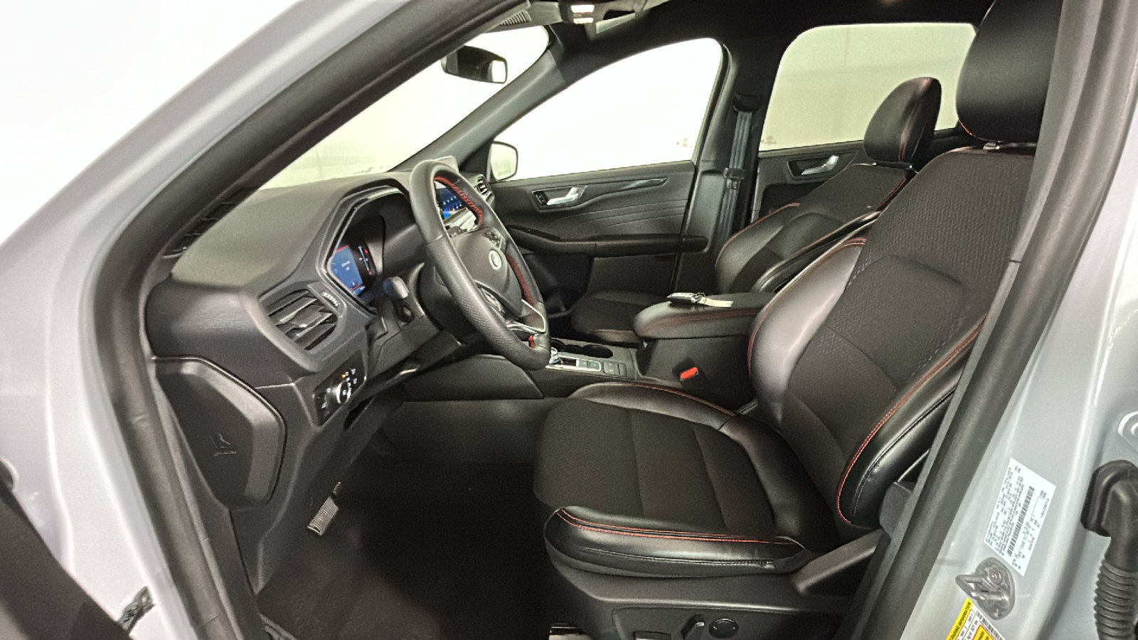 Used 2025 Ford Escape ST-Line Select AWD/4WD image 13