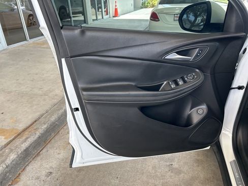 Used 2022 Buick Encore GX Select FWD image 35