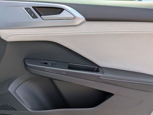 Used 2025 Volkswagen Taos SE image 30