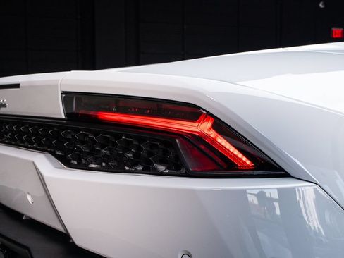 Used 2017 Lamborghini Huracan LP 610-4 AWD/4WD image 19