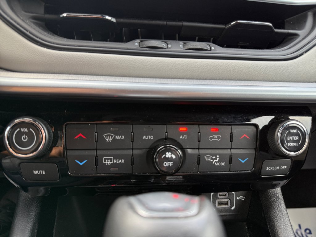 Used 2025 Jeep Compass Limited AWD/4WD image 30