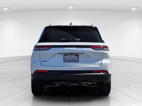 Used 2024 Jeep Grand Cherokee Altitude AWD/4WD image 5
