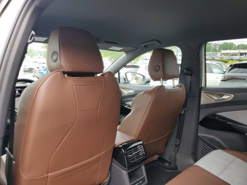 Certified 2025 Volkswagen ID.4 Pro RWD image 11