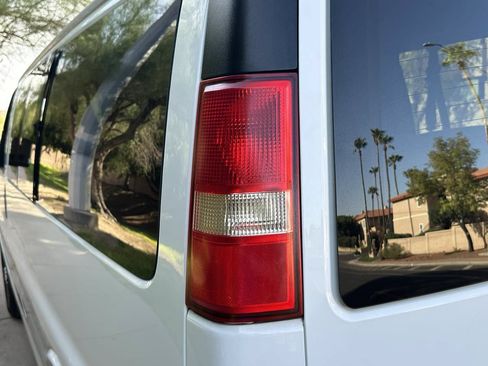 Used 2018 Chevrolet Express 3500 LT w/ LT Preferred Equipment Group RWD image 46
