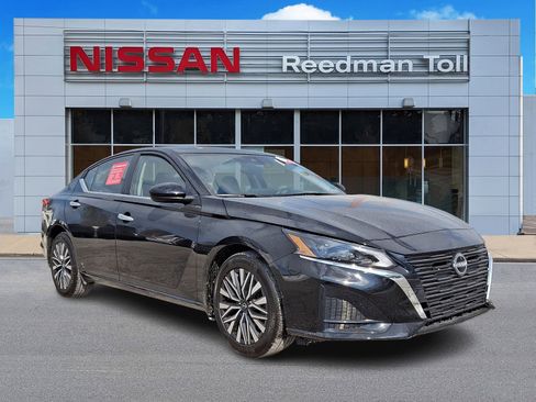 Used 2024 Nissan Altima 2.5 SV w/ SV Premium Package image 1