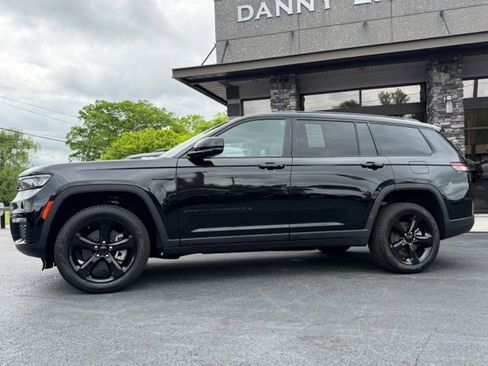 Used 2025 Jeep Grand Cherokee L Limited w/ Black Appearance Package AWD/4WD image 9