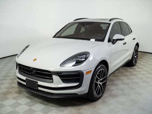 Certified 2023 Porsche Macan AWD/4WD image 1