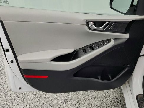 Used 2020 Hyundai Ioniq Limited image 11