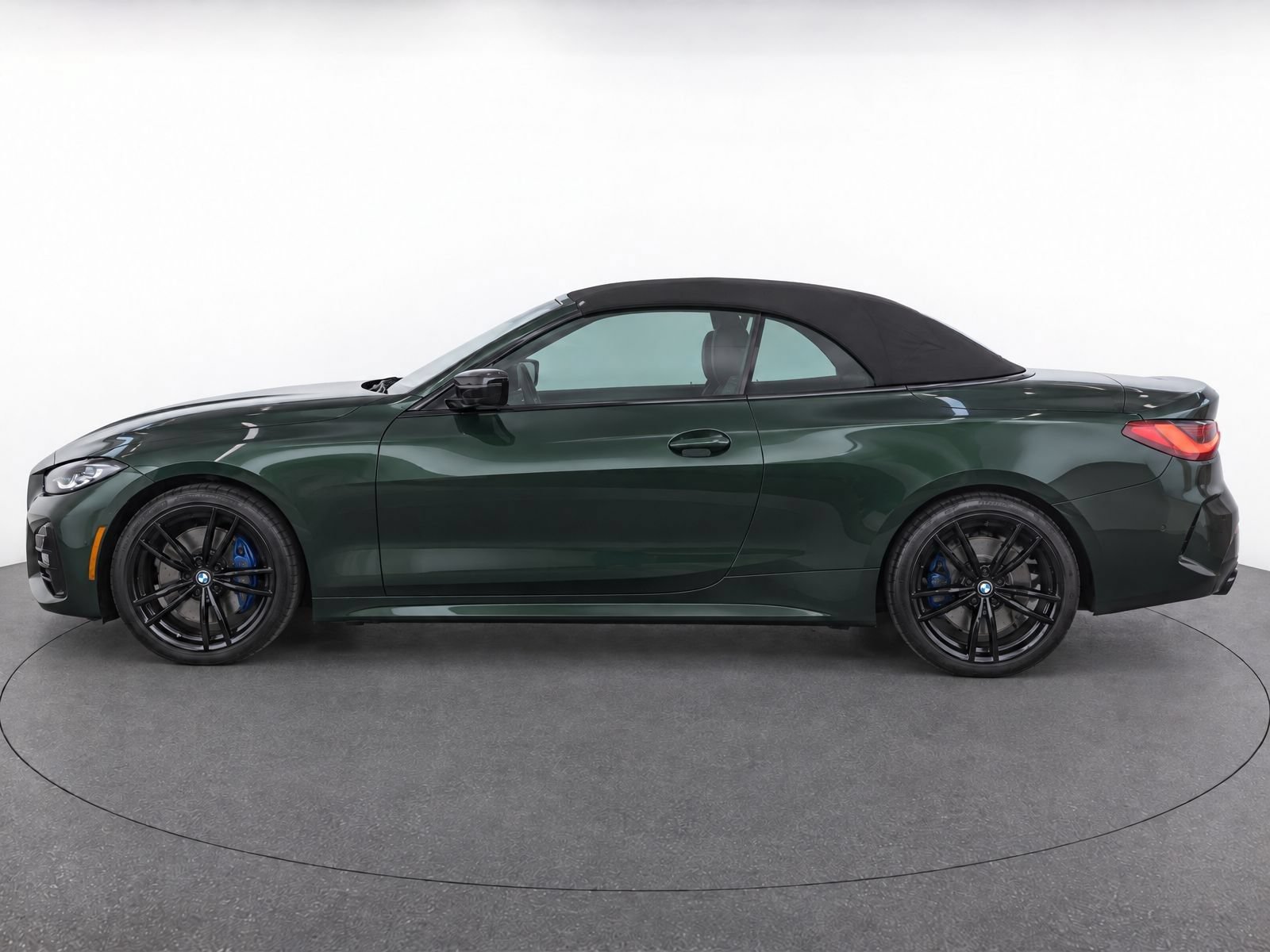 Used 2024 BMW 430i Convertible w/ M Sport Package RWD image 3