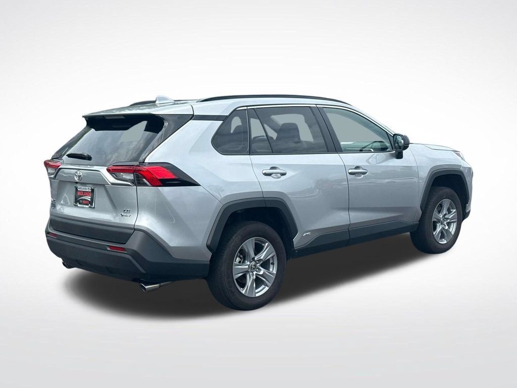 Used 2025 Toyota RAV4 LE AWD/4WD image 8