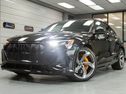 Used 2023 Audi e-tron S Prestige w/ Prestige Package AWD/4WD image 2