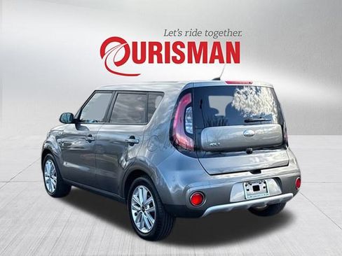 Used 2017 Kia Soul + image 4