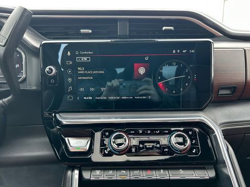 Used 2024 GMC Sierra 2500 Denali Ultimate image 4