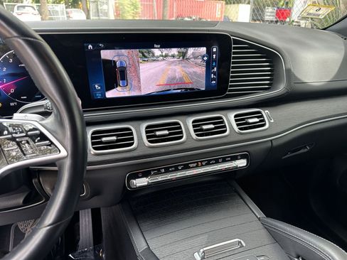 Used 2024 Mercedes-Benz GLS 450 4MATIC image 17